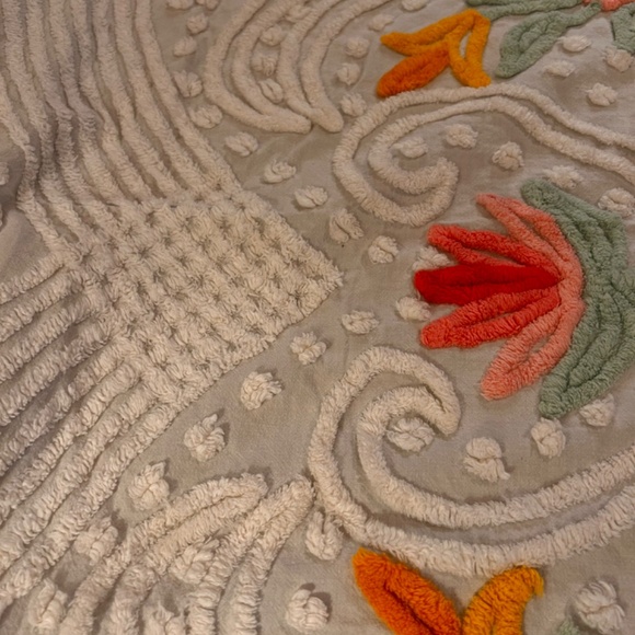 Vintage Chenille Bedspread * Fluffy Bright White Scrolls Puffs Flowers & Vines * - Picture 9 of 11